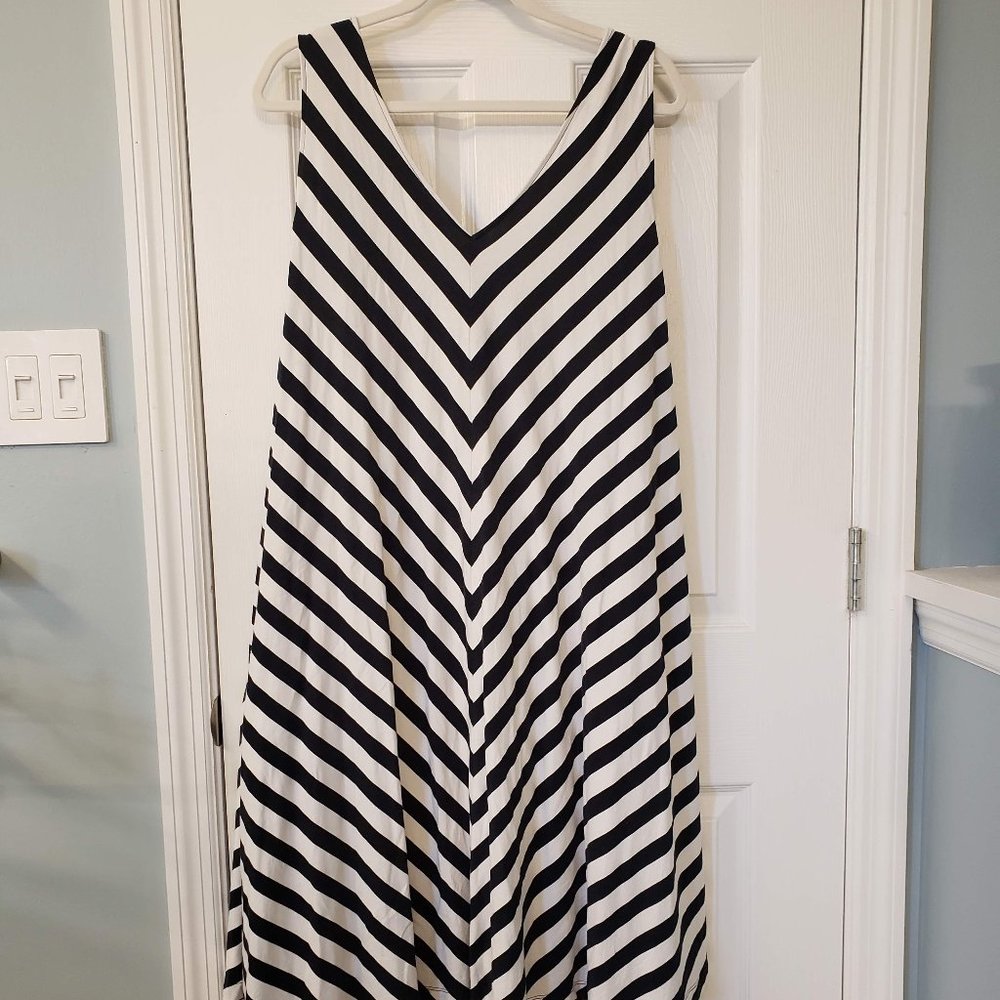 EUC, LOFT Plus, Black and White Asymmetrical Stripe, Tank Swing Dress, SZ 20/22